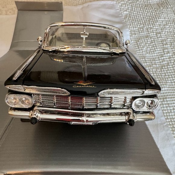 Road Signature Deluxe Collection 1959 Chevrolet Impala Black Edition Diecast Car - Picture 7 of 14